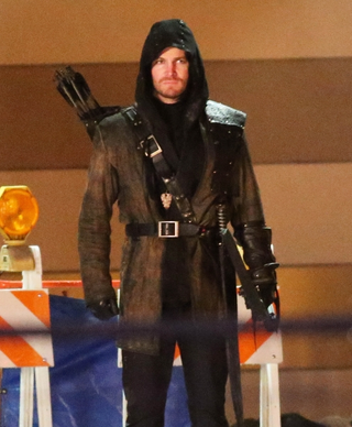 Illustration for article titled Do These Set Photos Reveal A Massive Change In Arrow's Status Quo?